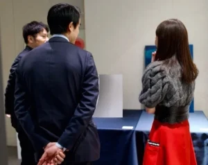 現代アートの投資熱が高まるなか、アートビューイングイベントで文化的な視点も育む